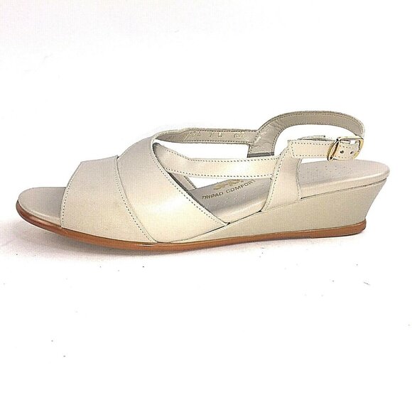 SAS Tri-Pad Comfort Womens Cream Colored SlingBack Wedge Heel Sandals Sz 9 W EUC - Picture 1 of 9